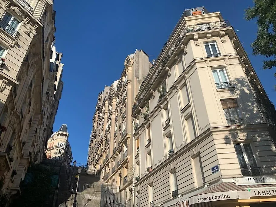 Haussmanien Au Coeur Du Village Montmartre ! Paris