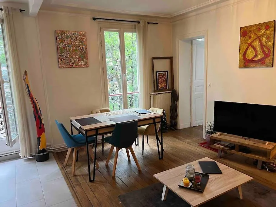 Apartament Haussmanien Au Coeur Du Village Montmartre ! Paryż